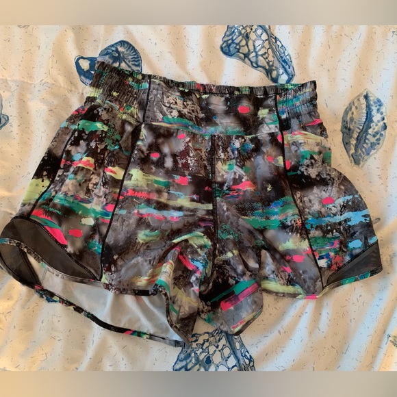 Lululemon Athletica Hottie Hots 4” Athletic Shorts size 8 - Picture 4 of 10